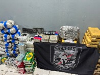 PM e for&ccedil;as integradas apreendem quase 500 kg de drogas em caminh&atilde;o na BR-364 em Porto Velho