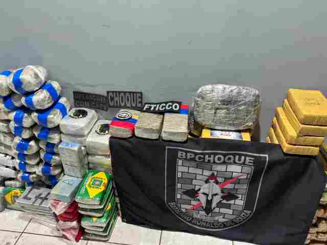 PM e for&ccedil;as integradas apreendem quase 500 kg de drogas em caminh&atilde;o na BR-364 em Porto Velho