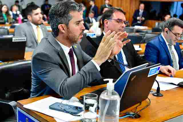 Marcos Rog&eacute;rio e Fl&aacute;vio Bolsonaro articulam endurecimento de penas para ataques ao sistema de transportes