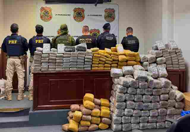 For&ccedil;as de seguran&ccedil;a apreendem 460 kg de drogas escondidos em carro na regi&atilde;o de fronteira