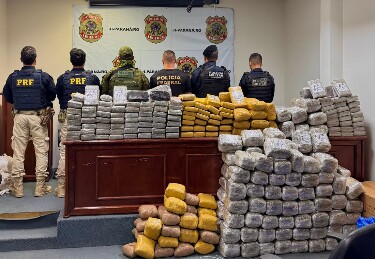 For&ccedil;as de seguran&ccedil;a apreendem 460 kg de drogas escondidos em carro na regi&atilde;o de fronteira