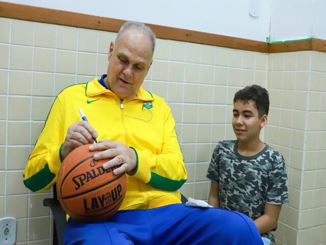 Morre Oscar Schmidt, maior ídolo do basquete brasileiro morre aos 68 anos