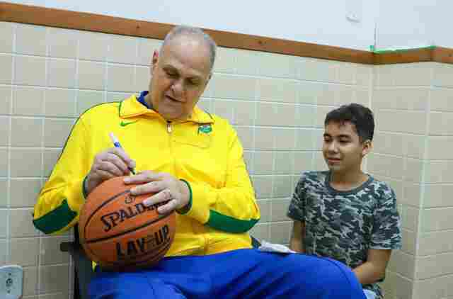 Morre Oscar Schmidt, maior &iacute;dolo do basquete brasileiro morre aos 68 anos