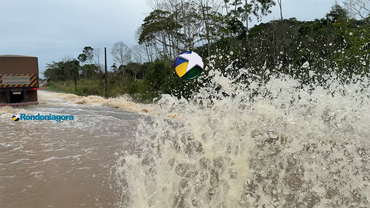 V&iacute;deo: &Aacute;gua invade a BR-364 em trecho entre Jaru e Ariquemes