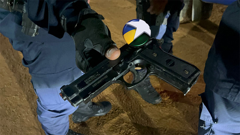 Queria assustar namorado da ex: ap&oacute;s fuga e colis&atilde;o, homem &eacute; preso com arma falsa na zona leste