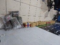 Foragido tenta fugir com drogas, reage armado e acaba baleado pela pol&iacute;cia