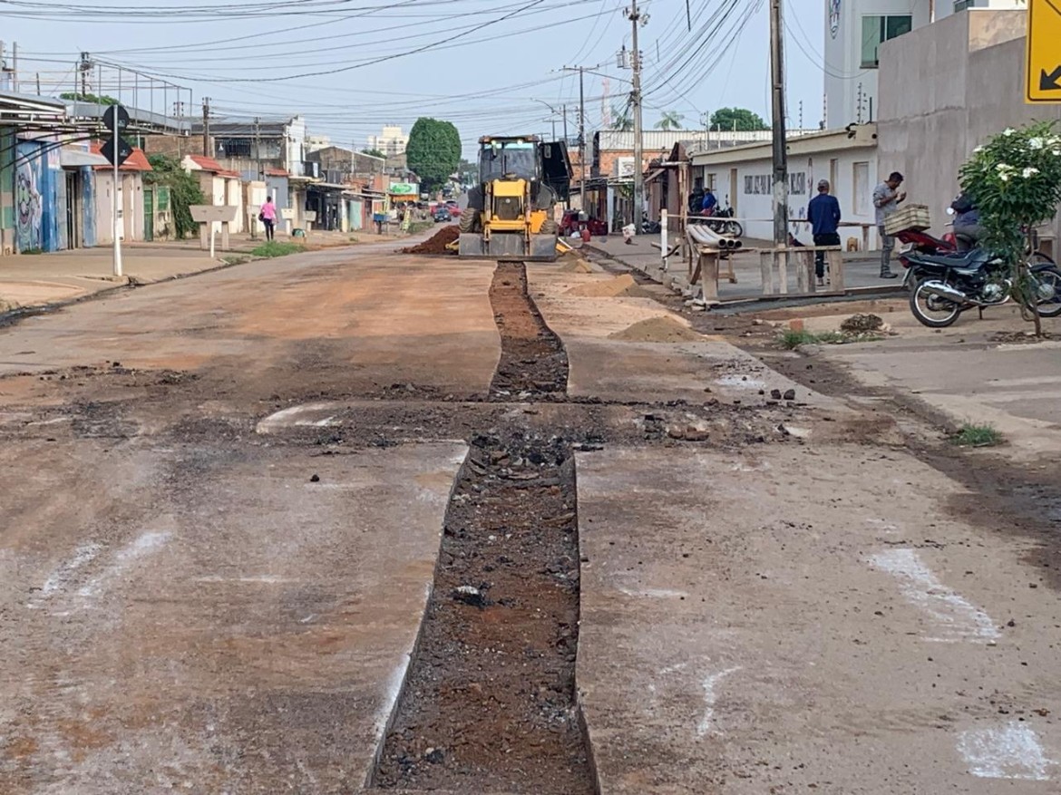 Fim do caos: L&eacute;o Moraes sanciona Lei que obriga empresas a reparar danos em vias p&uacute;blicas e prev&ecirc; multas de at&eacute; R$ 2, 1 milh&otilde;es