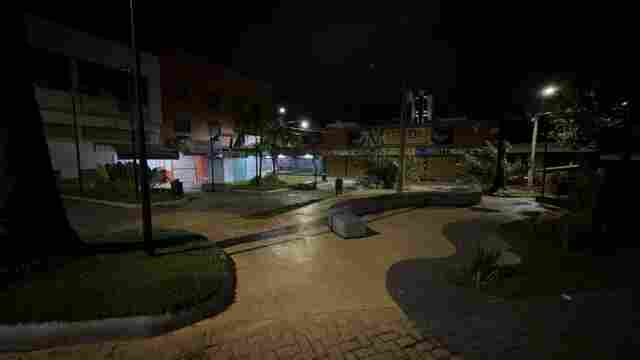 Ladr&otilde;es atacam novamente e levam fia&ccedil;&atilde;o da pra&ccedil;a Jonathas Pedrosa; mais de 15 postes ficam sem ilumina&ccedil;&atilde;o
