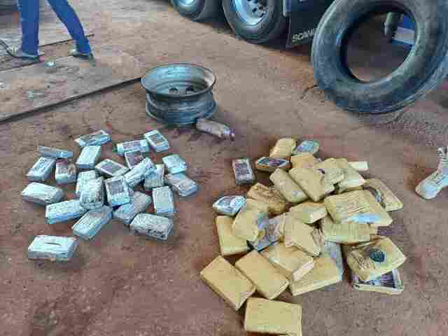 Motorista &eacute; preso com quase 200 kg de drogas escondidas em pneus na BR-364