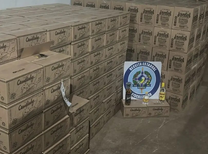 Sefin apreende bebidas sem nota fiscal escondidas em carga de cimento