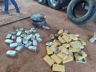 Motorista &eacute; preso com quase 200 kg de drogas escondidas em pneus na BR-364