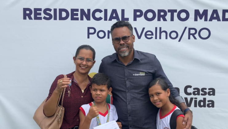 Vereador Dr. Santana participa da entrega de 592 moradias e destaca atua&ccedil;&atilde;o para destravar obras paralisadas h&aacute; mais de 15 anos
