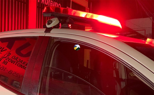 Tentativa de roubo contra policial termina com fuga e moto abandonada