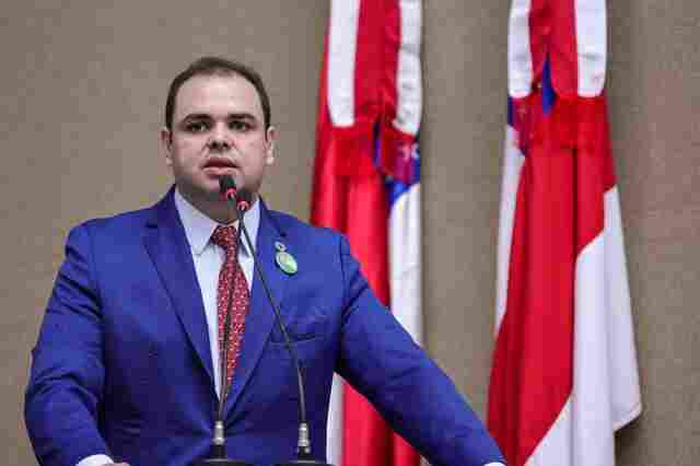 Ap&oacute;s ren&uacute;ncias, Assembleia elege novo governador do Amazonas