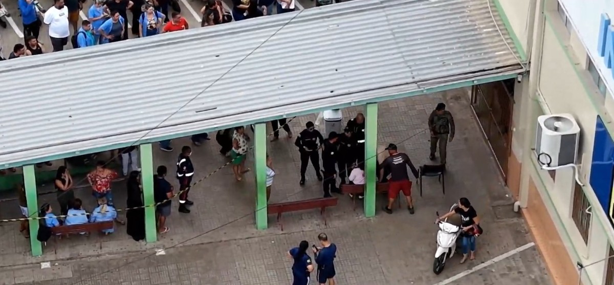 V&iacute;deo: duas funcion&aacute;rias s&atilde;o mortas em ataque a tiros dentro de escola em Rio Branco