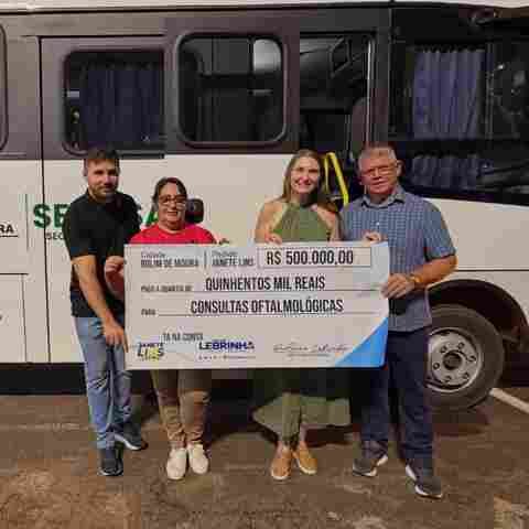 Deputada Lebrinha entrega micro-&ocirc;nibus e destina R$ 500 mil para sa&uacute;de em Rolim de Moura