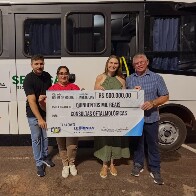 Deputada Lebrinha entrega micro-&ocirc;nibus e destina R$ 500 mil para sa&uacute;de em Rolim de Moura