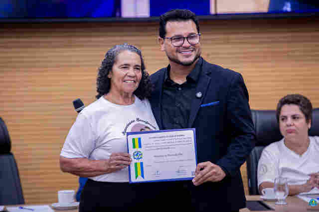 Deputado Marcelo Cruz homenageia colaboradores da Caravana Colo de M&atilde;e na Assembleia