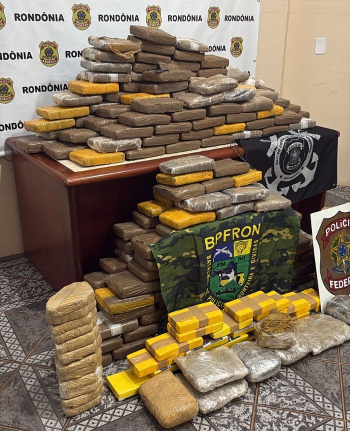 For&ccedil;as de seguran&ccedil;a interceptam embarca&ccedil;&atilde;o com mais de 300 kg de drogas em Rond&ocirc;nia
