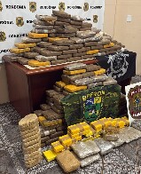 For&ccedil;as de seguran&ccedil;a interceptam embarca&ccedil;&atilde;o com mais de 300 kg de drogas em Rond&ocirc;nia