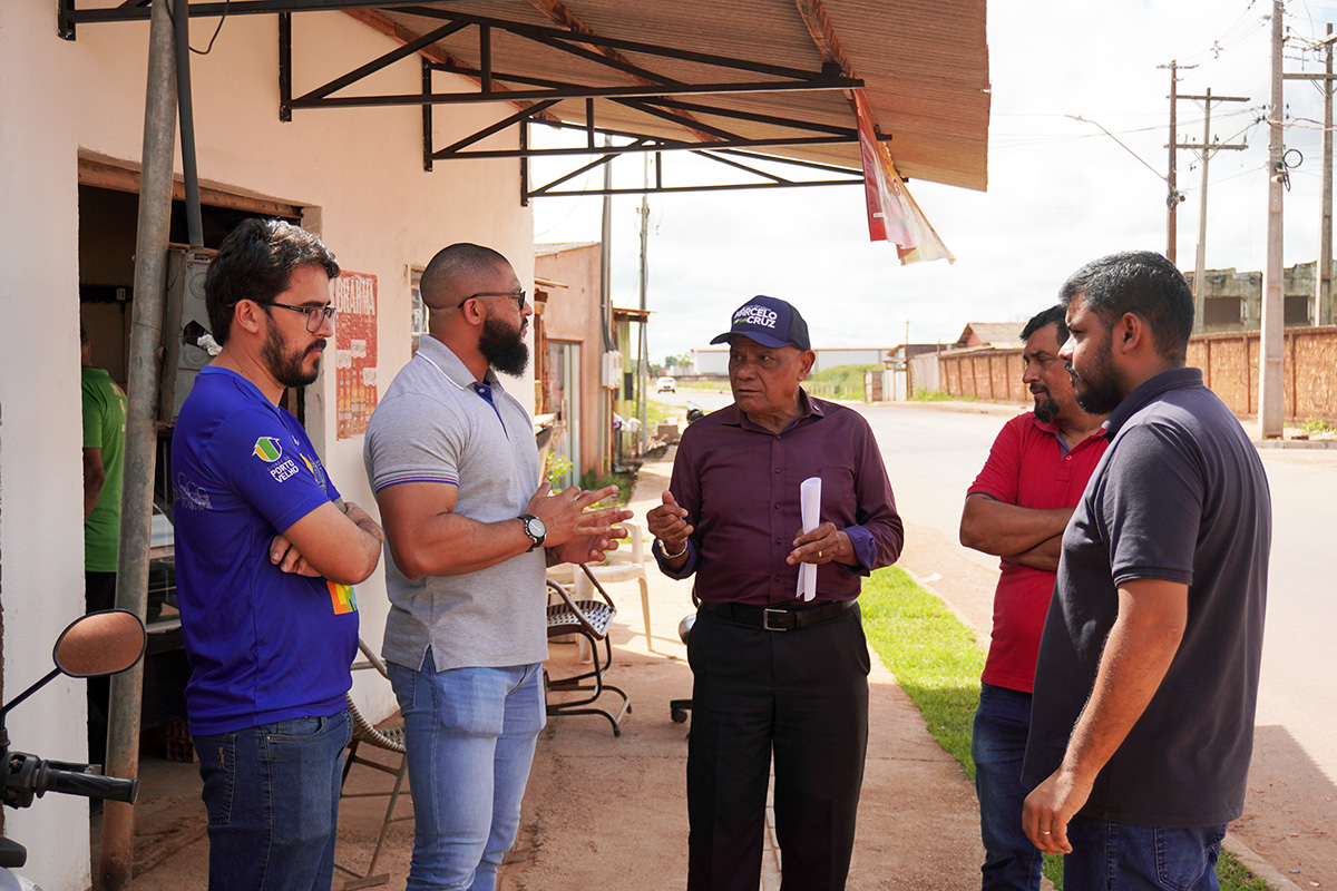 Vereador Pastor Evanildo visita bairro Tr&ecirc;s Marias e refor&ccedil;a encaminhamento de demandas da comunidade
