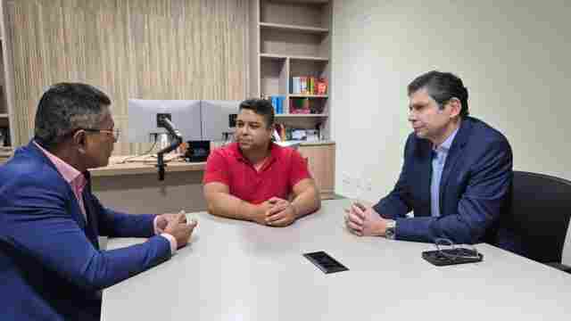 Articula&ccedil;&atilde;o: Almir Jos&eacute; e Andr&eacute; Coelho debatem conjuntura pol&iacute;tica e blindagem dos servidores
