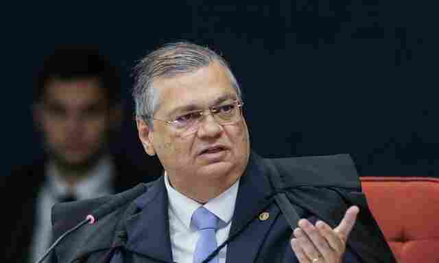Ministro Dino manda TSE analisar poss&iacute;vel uso de emendas em campanha eleitoral