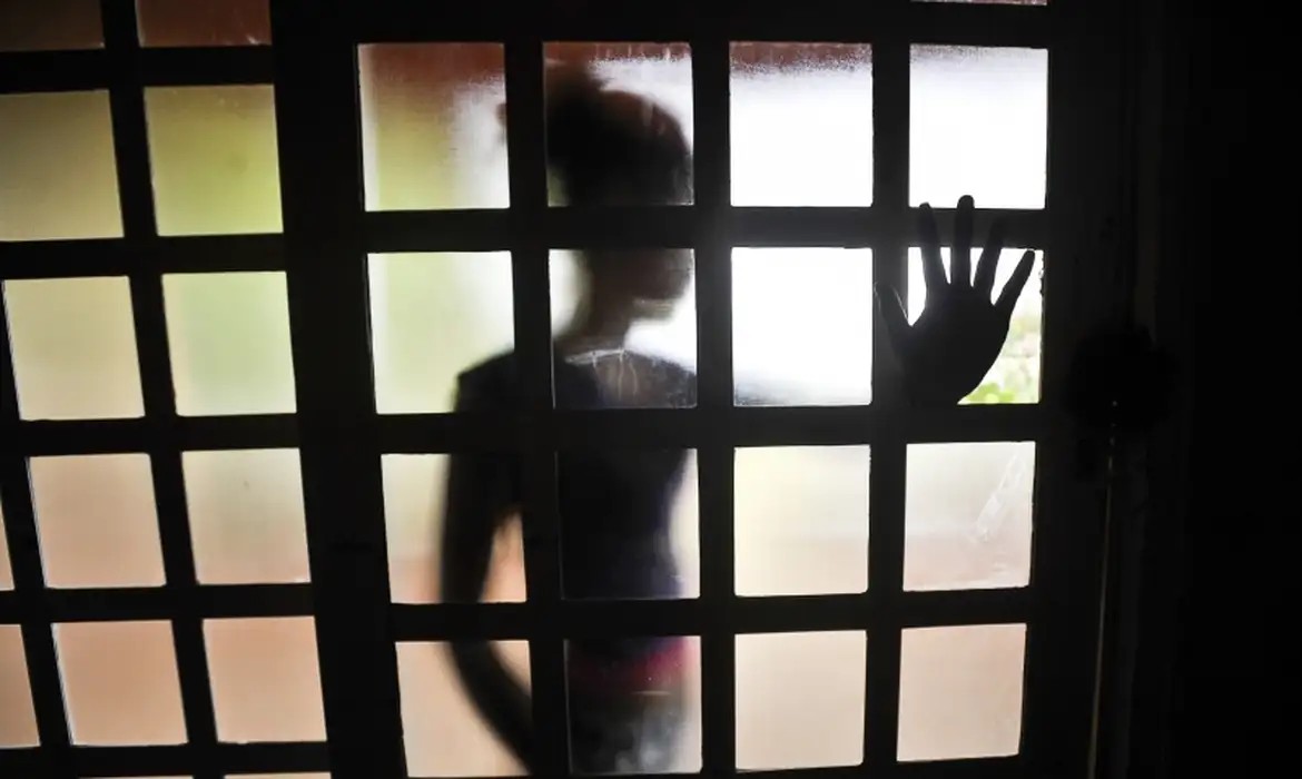Munic&iacute;pios se comprometem a proteger crian&ccedil;as contra viol&ecirc;ncia
