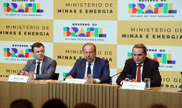 Governo cria subs&iacute;dio de at&eacute; R$ 0,89 para segurar pre&ccedil;o da gasolina
