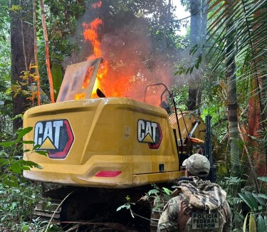 PF e ICMBio destroem escavadeiras durante opera&ccedil;&atilde;o contra garimpo ilegal