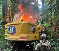 PF e ICMBio destroem escavadeiras durante opera&ccedil;&atilde;o contra garimpo ilegal
