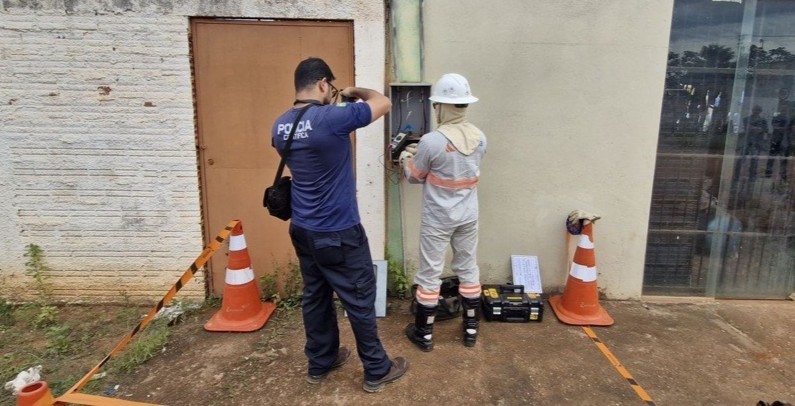 S&oacute;cios s&atilde;o presos ap&oacute;s flagrante de "gato" em casa e distribuidora em Ji-Paran&aacute;