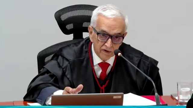 TRE adia julgamento sobre elegibilidade de Acir Gurgacz, mas relator deu duro golpe e votou contra