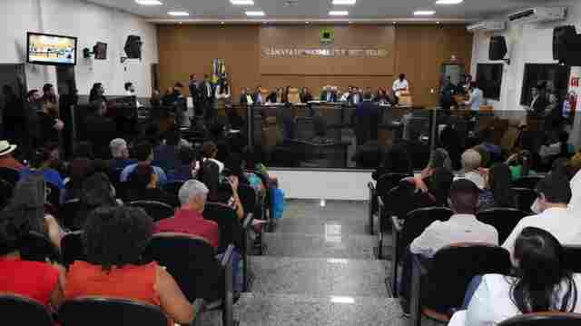 Imprensa re&uacute;ne membros para cobrar C&acirc;mara sobre acusa&ccedil;&otilde;es de agress&atilde;o contra jornalista