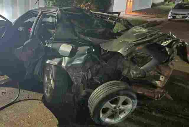 Acidente com Corolla mata dois ocupantes, destr&oacute;i carro e deixa tr&ecirc;s internados