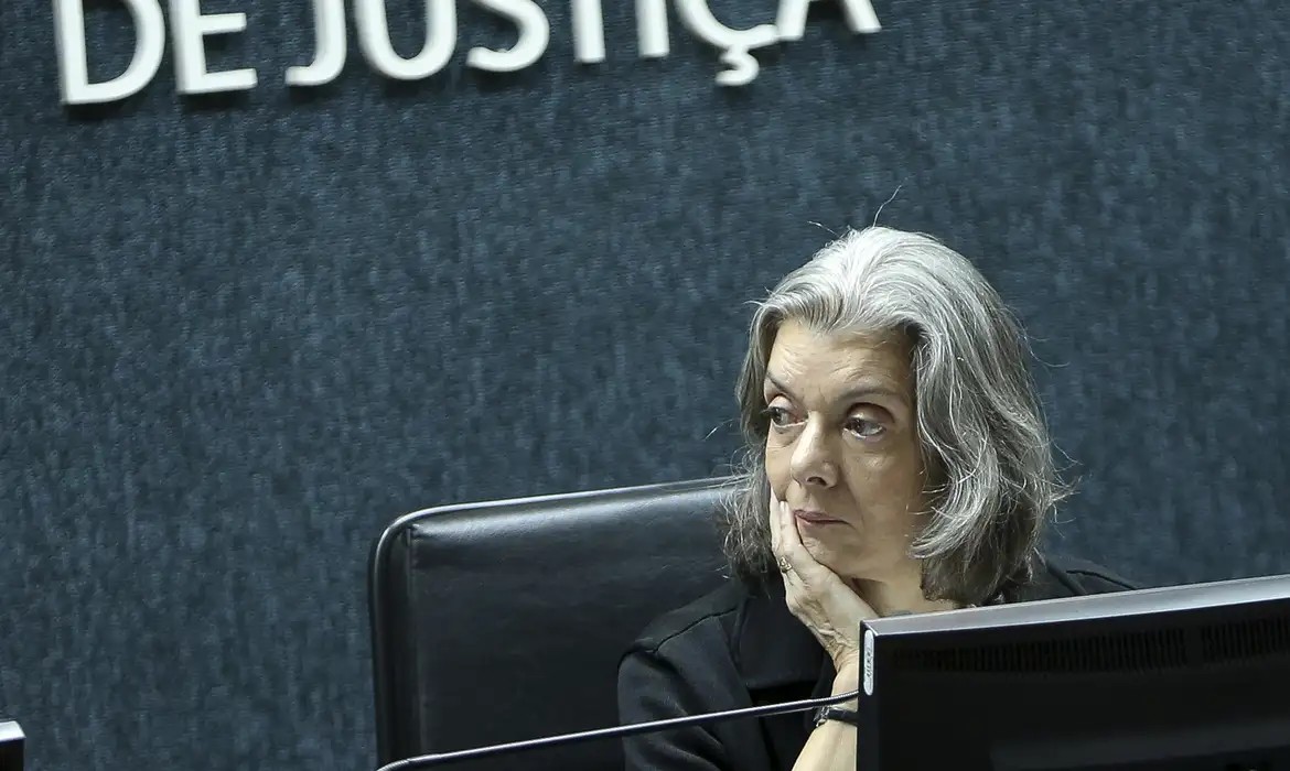 Relatora no STF, ministra Cármen Lúcia vota por derrubar flexibilização da Lei da Ficha Limpa