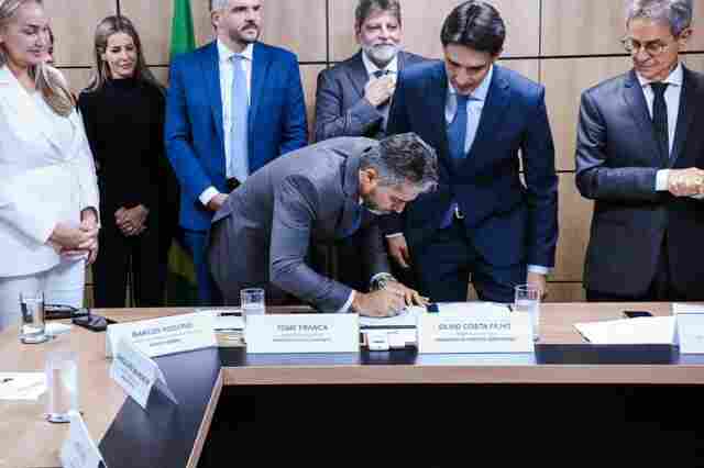 Investimento milion&aacute;rio: Marcos Rog&eacute;rio coloca novo terminal de Ji-Paran&aacute; na rota da entrega