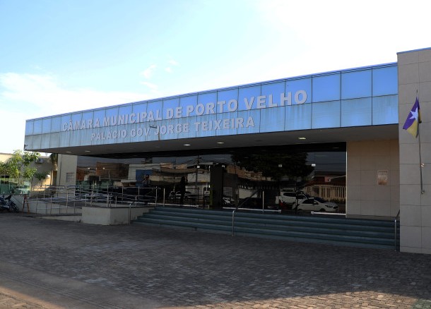 Prefeito sanciona Lei que garante recomposição salarial de 4,26% a servidores da Câmara Municipal de Porto Velho