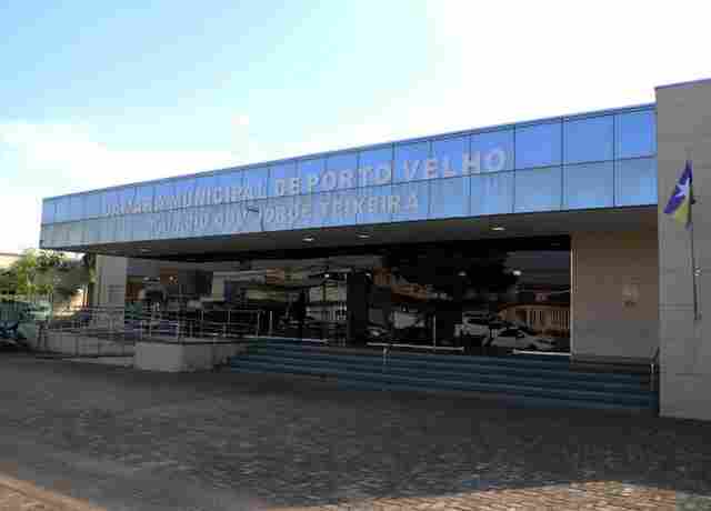 Prefeito sanciona Lei que garante recomposi&ccedil;&atilde;o salarial de 4,26% a servidores da C&acirc;mara Municipal de Porto Velho