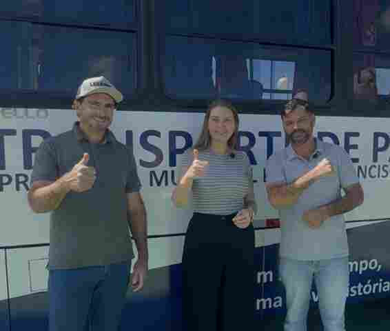Deputada Lebrinha entrega micro-&ocirc;nibus para a sa&uacute;de de S&atilde;o Francisco