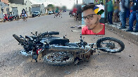 Colis&atilde;o entre motocicletas deixa jovem morto e outro gravemente ferido em Porto Velho