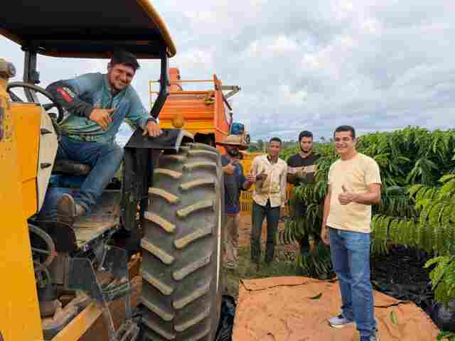 Vereador Adalto de Bandeirantes destaca avan&ccedil;o da cafeicultura e moderniza&ccedil;&atilde;o no campo durante visita na Linha P.O
