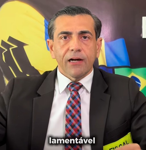 Vereador Breno Mendes diz que &eacute; perseguido por ativista e reagiu ao ver assessor sendo agredido