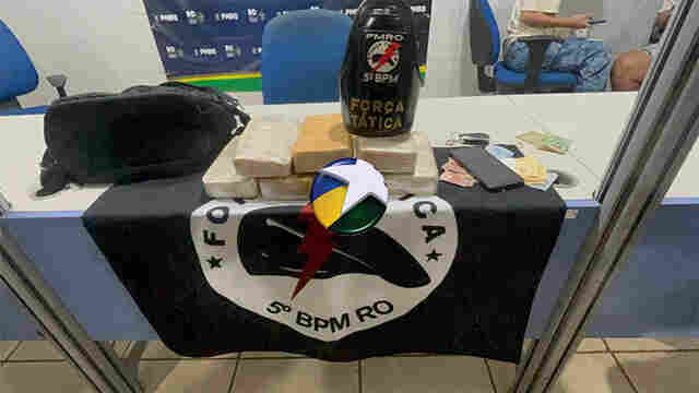 Taxista &eacute; preso com 7 tabletes de droga ap&oacute;s avan&ccedil;ar sinal vermelho em Porto Velho