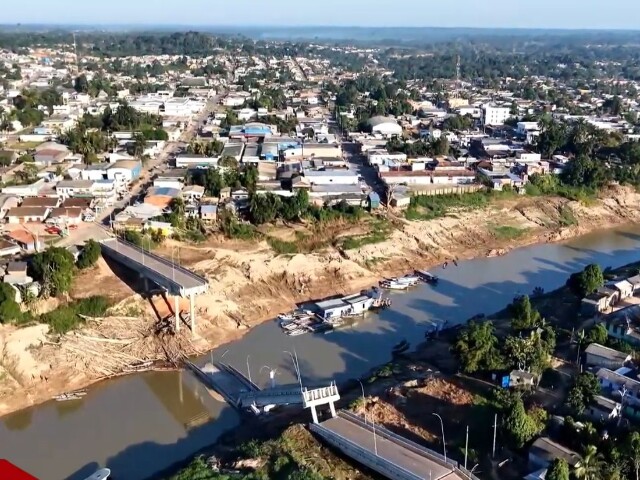 Vídeo mostra ponte desabando em Sena Madureira, no Acre