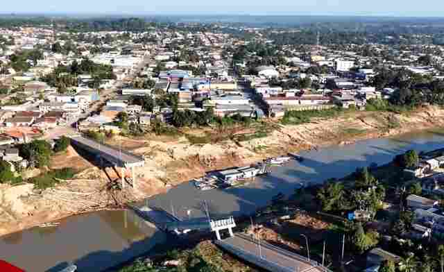 V&iacute;deo mostra ponte desabando em Sena Madureira, no Acre