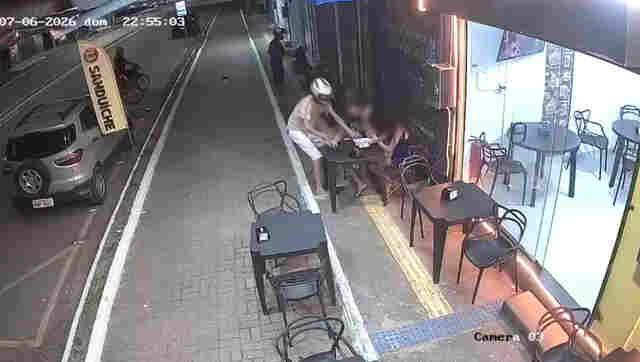 Casal &eacute; rendido e roubado por bando armado enquanto aguardava pedido em lanchonete
