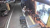 Casal &eacute; rendido e roubado por bando armado enquanto aguardava pedido em lanchonete