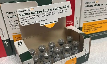 Minist&eacute;rio da Sa&uacute;de suspende vacina contra a dengue ap&oacute;s 42 casos de sintomas severos e mortes
