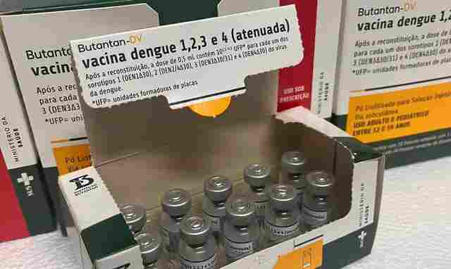 Minist&eacute;rio da Sa&uacute;de suspende vacina contra a dengue ap&oacute;s 42 casos de sintomas severos e mortes